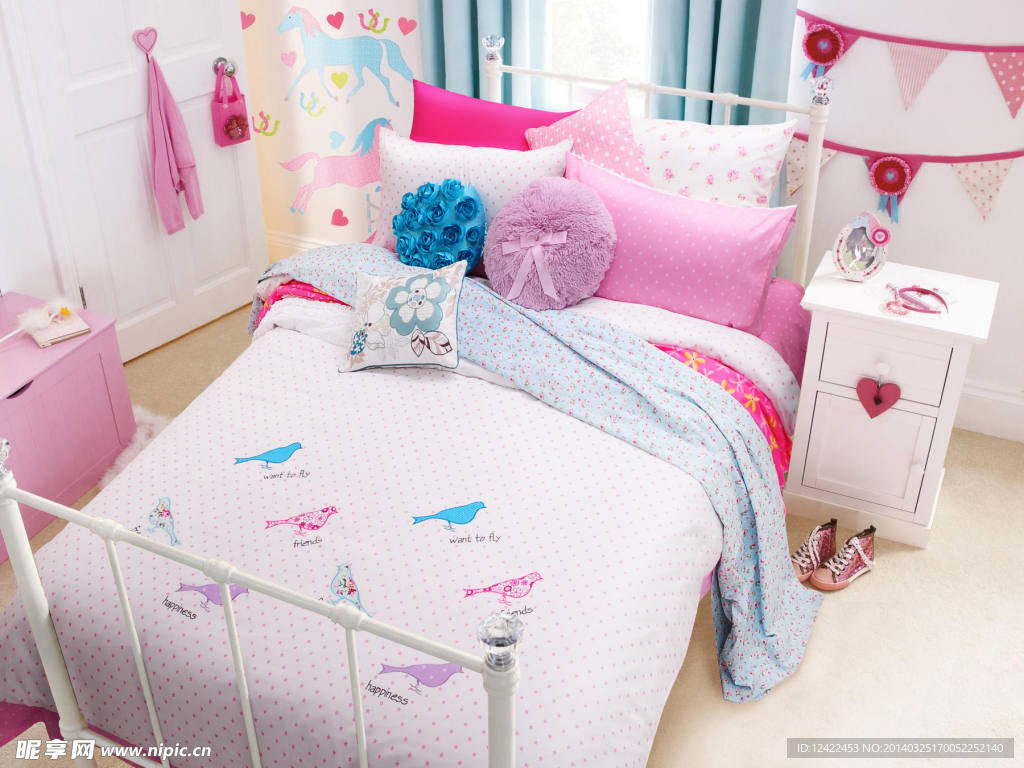 家纺卡通鸟床品儿童房