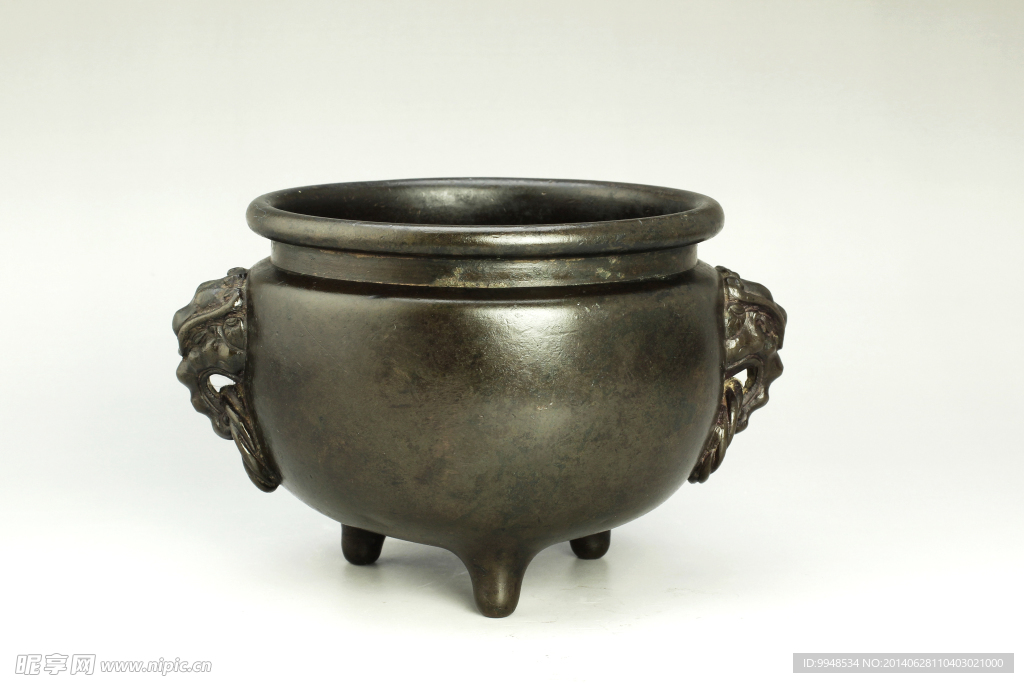 铜制双象耳三足缸形香