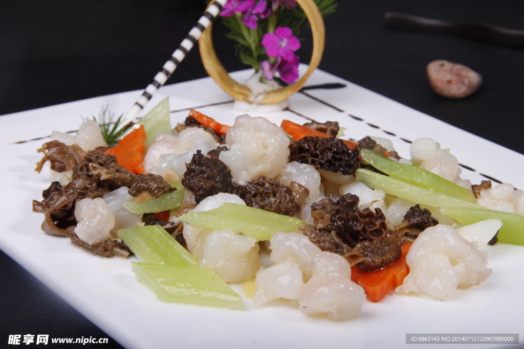 羊肚菌爆水晶虾球