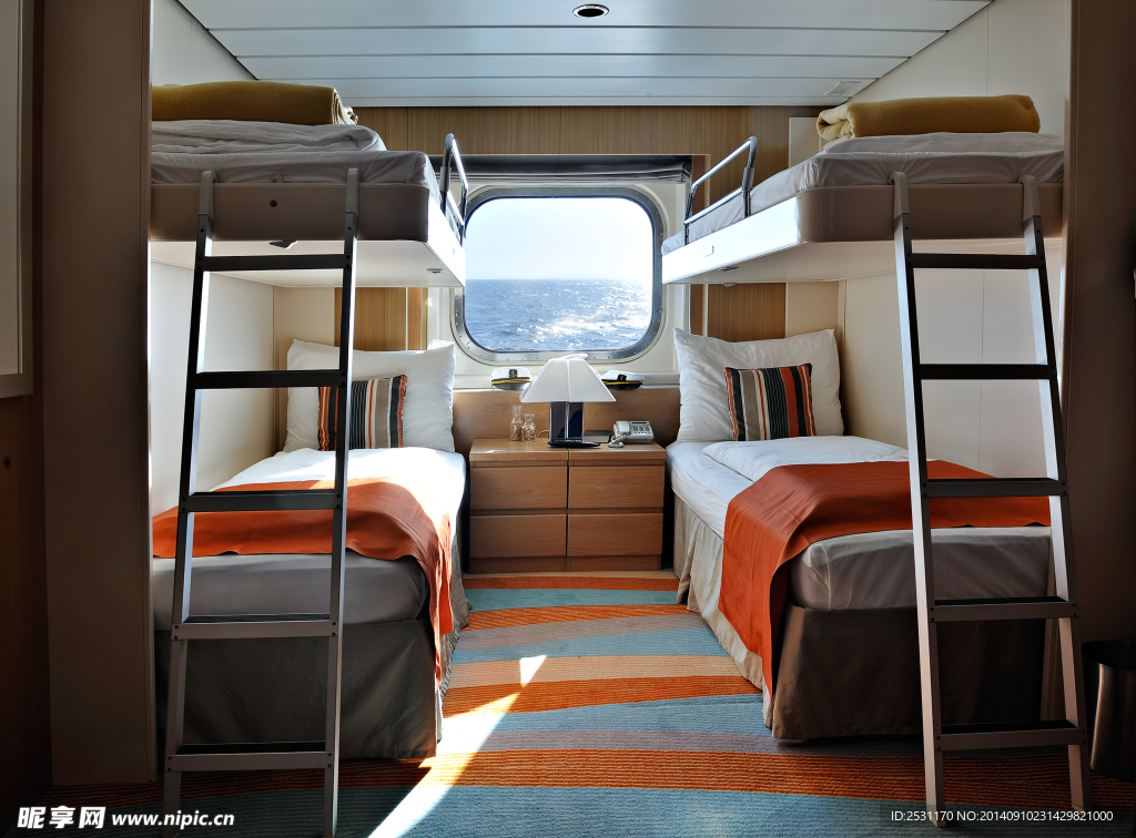 游艇内部卧室