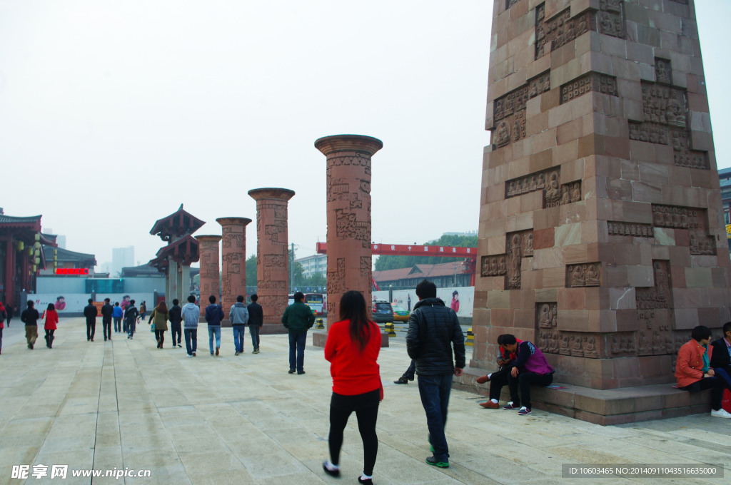 大雁塔广场景观石柱
