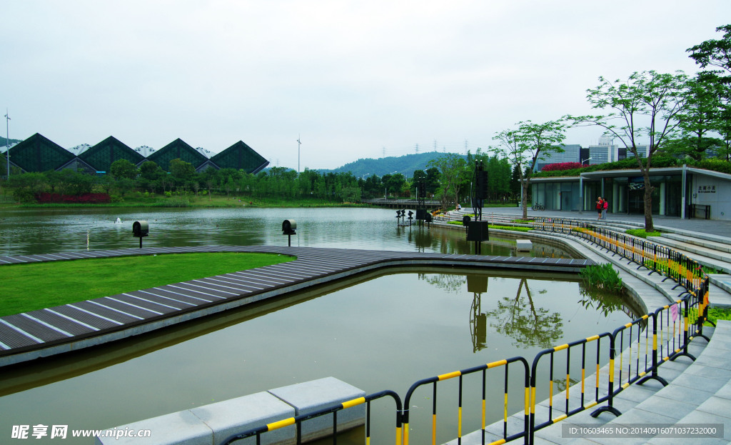 黄昏的大运场馆