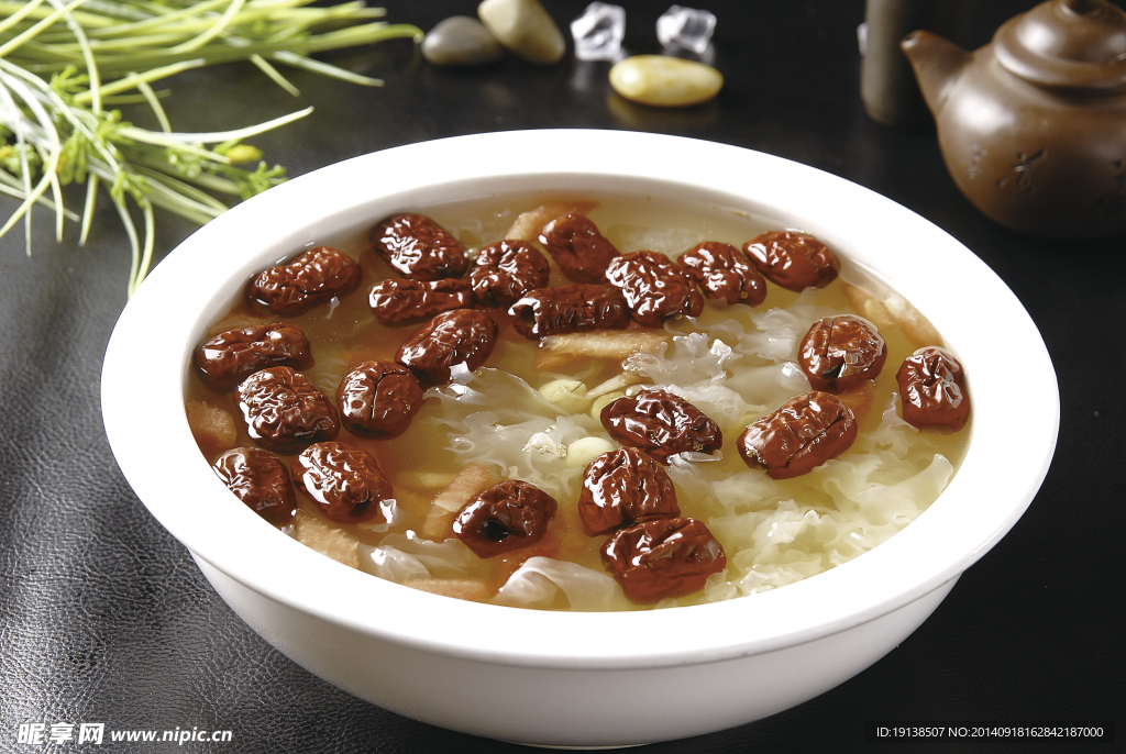 冰糖银耳煲雪梨