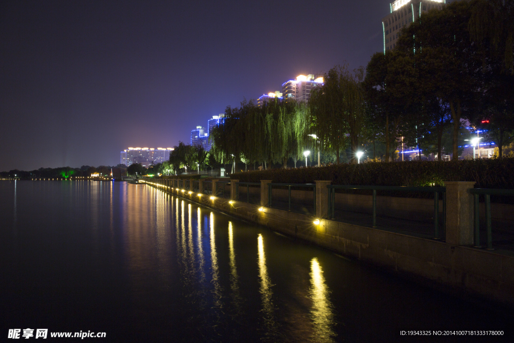 五彩斑斓的园林