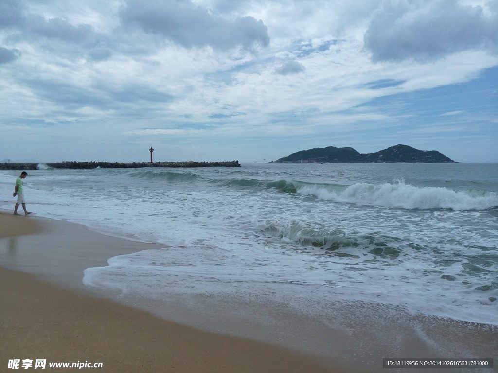 即将降雨的海滩