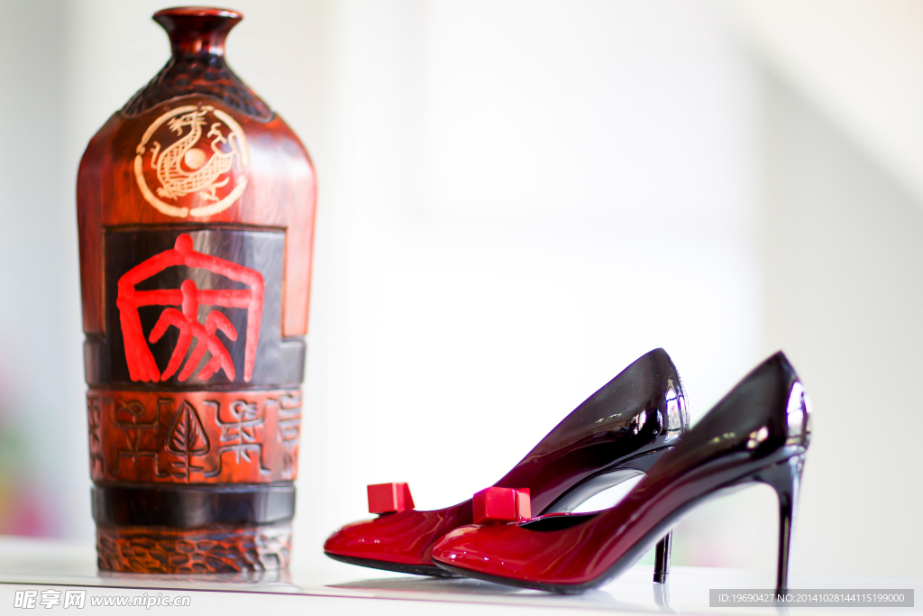 古酒与高跟鞋