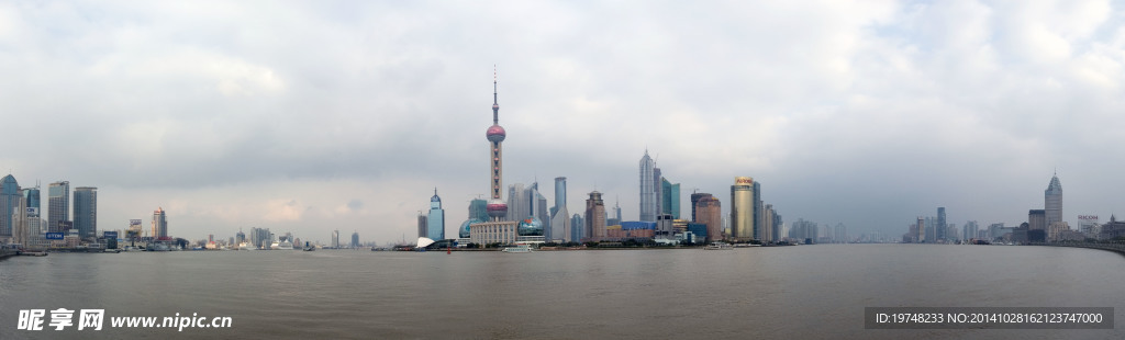 上海黄浦江两岸宽幅风