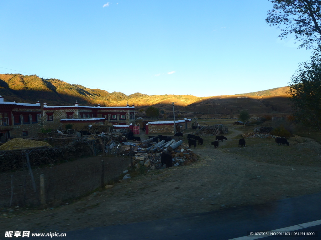 川藏线上的藏民居住区