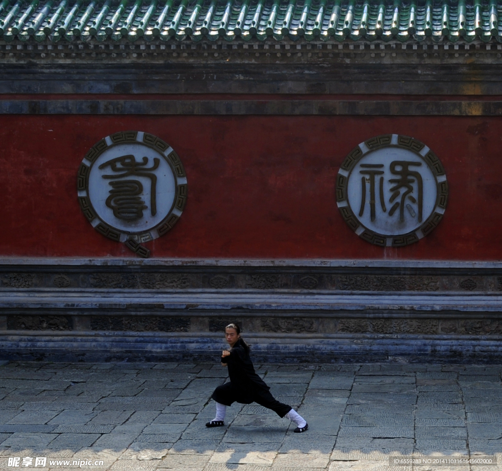 武当山道士练武