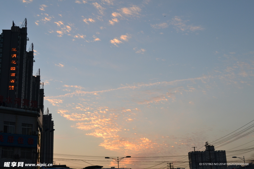 城市夕阳