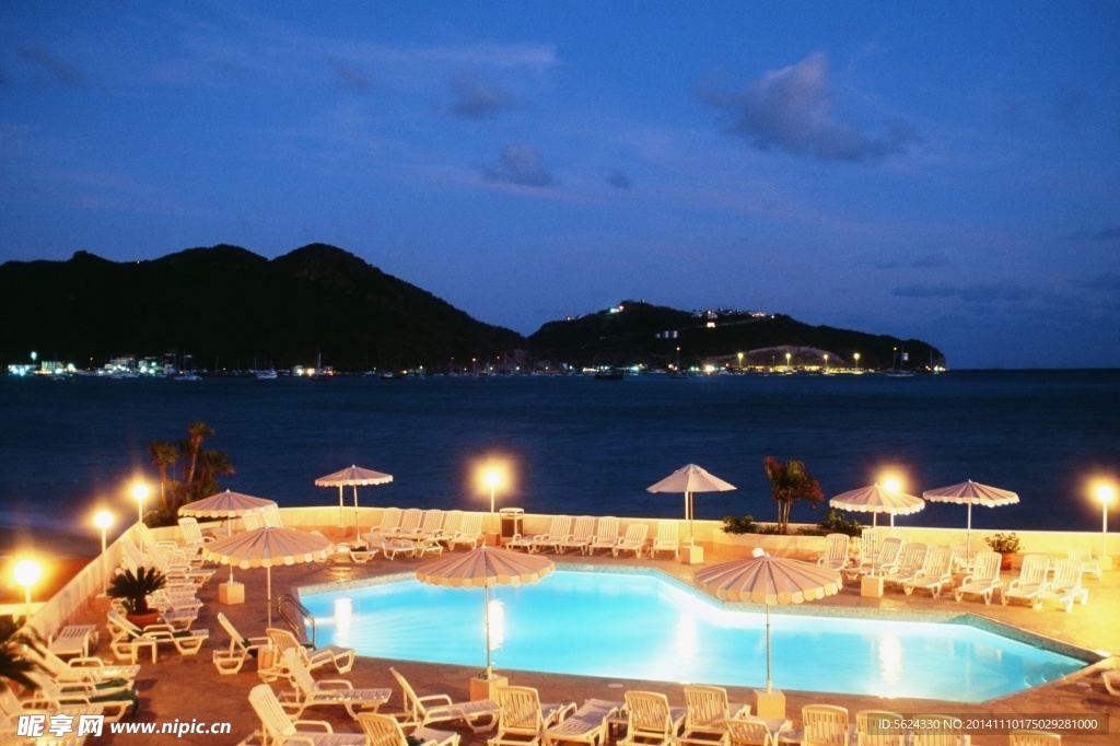 游泳池 别墅 海边