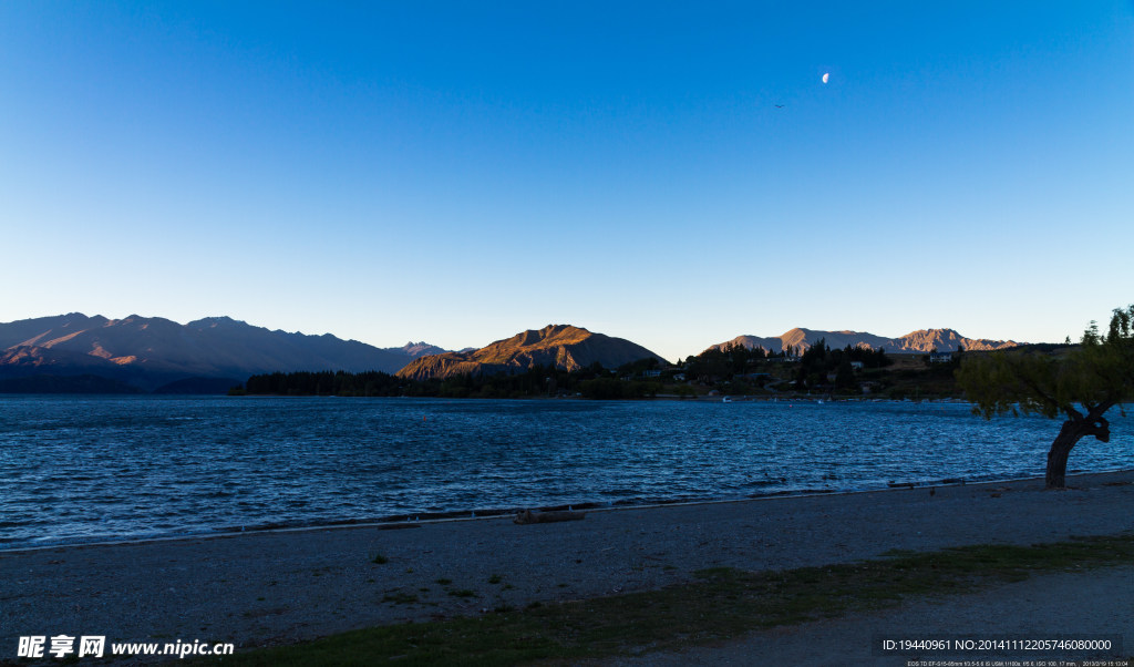 新西兰  瓦纳卡湖