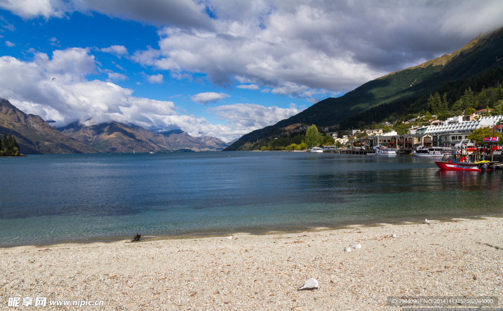 新西兰  蒂阿瑙湖