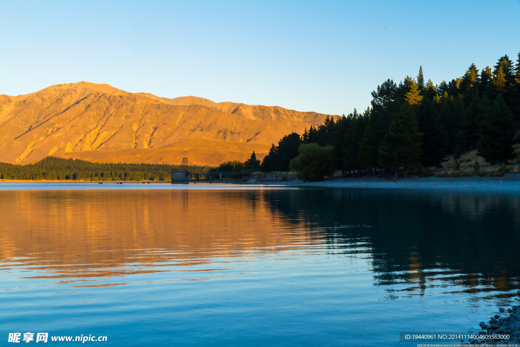 新西兰  特卡波湖
