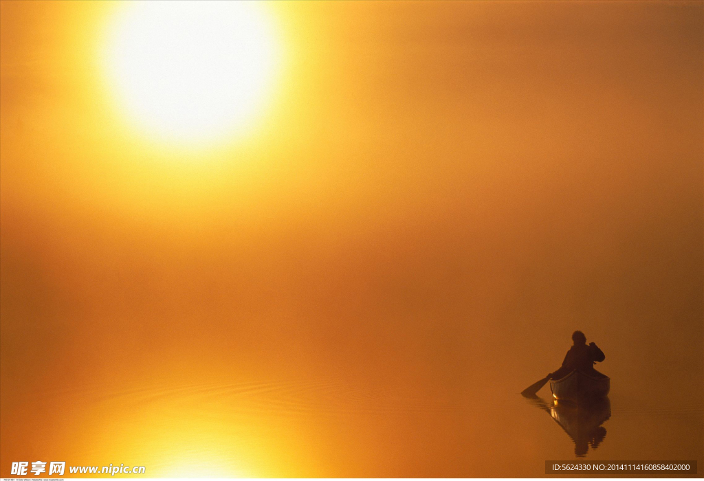 夕阳 男人 划船