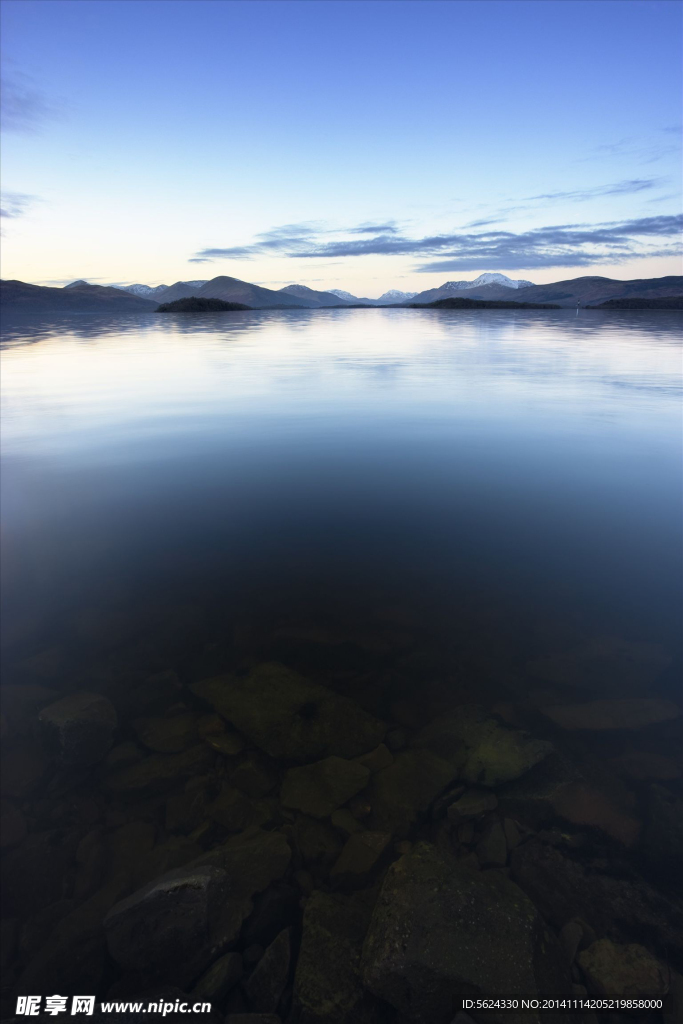 湖畔 天空 蓝天