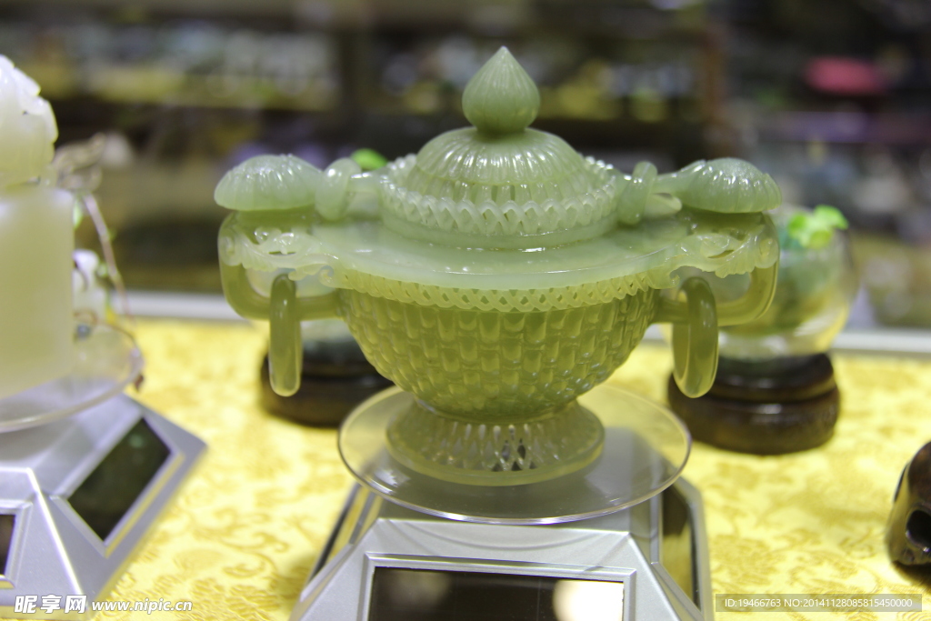 美丽玉石双顶壶