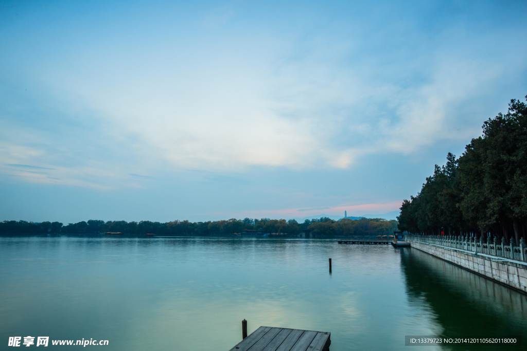 宁静的昆明湖