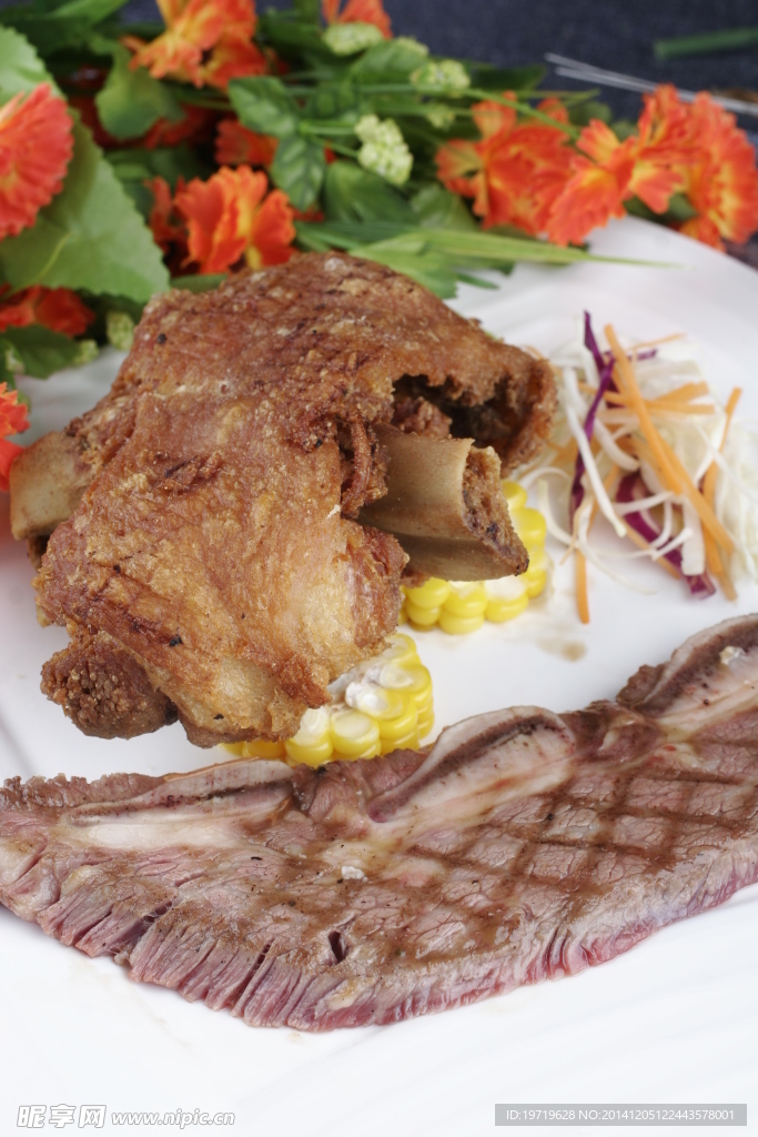 雪花牛小排配德式蹄髈