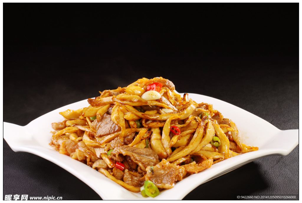 鲍鱼菇炒肥牛元