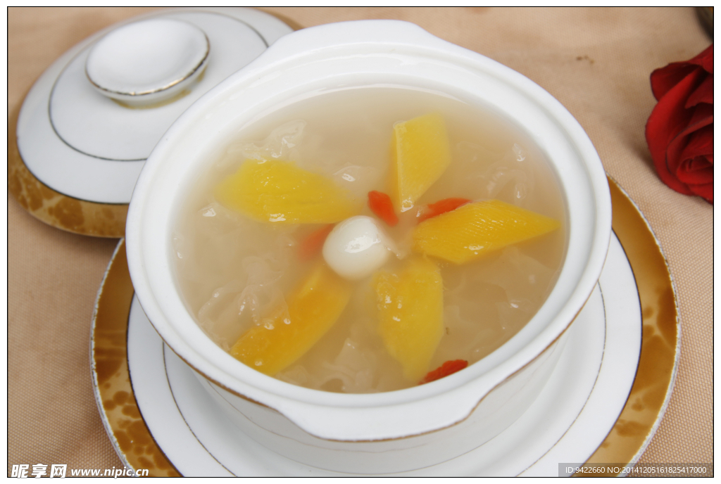 银耳炖木瓜湘莲