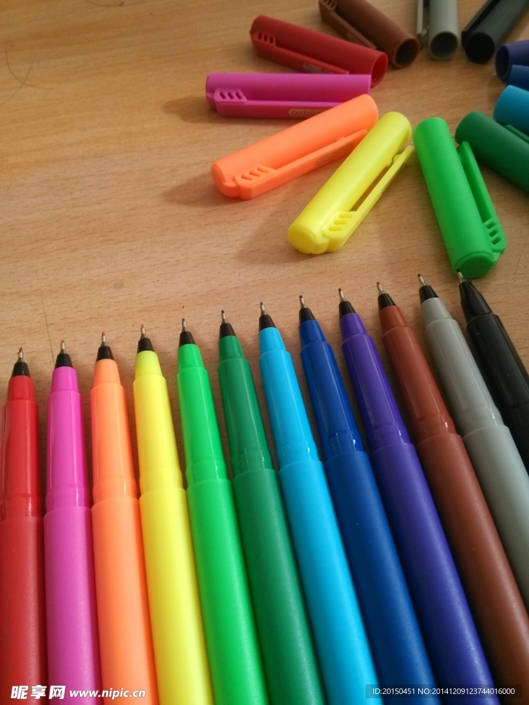 童年五彩的画笔