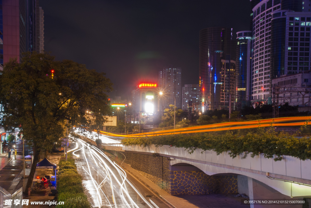 马路上汽车轨迹