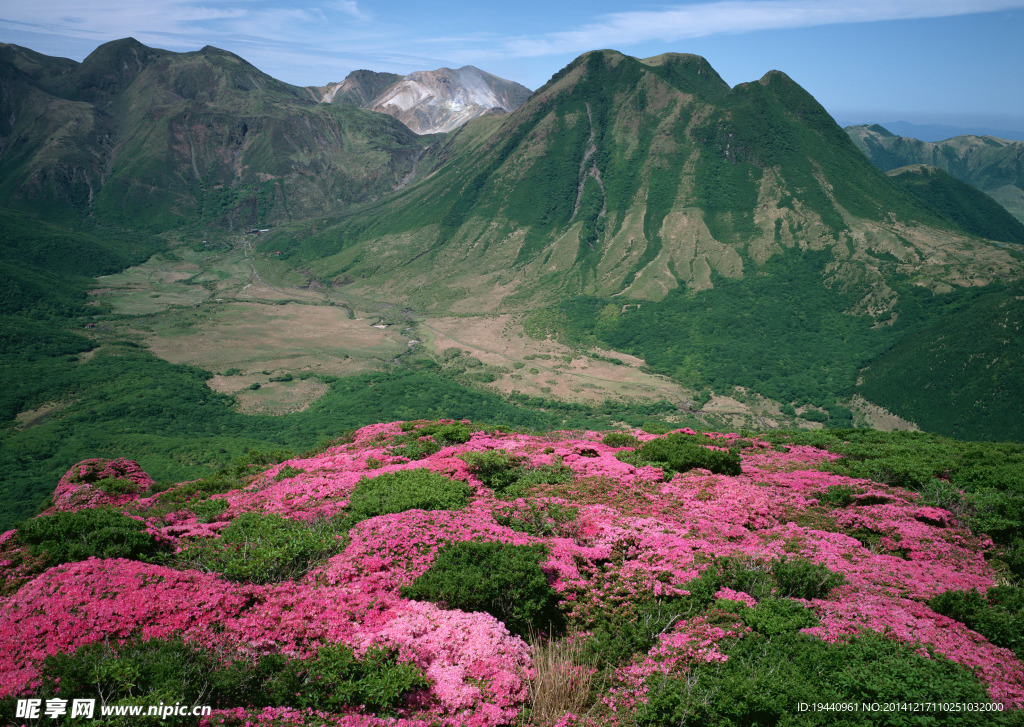 雄伟山峰