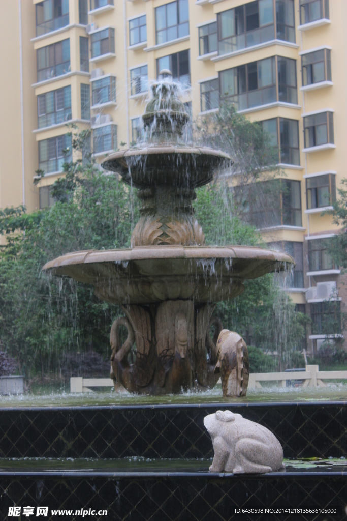 小区喷泉图片