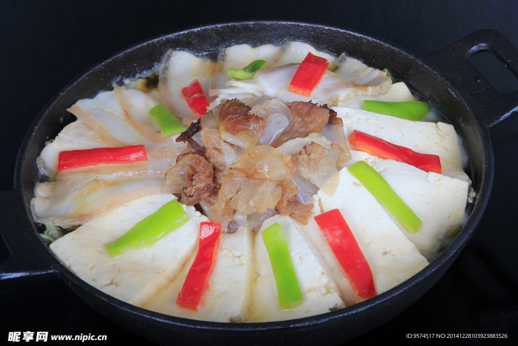 五花肉豆腐炖蜇头