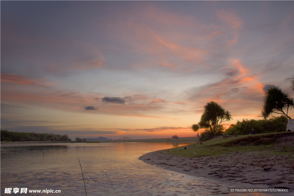 马来西亚爱情海 树 湖边