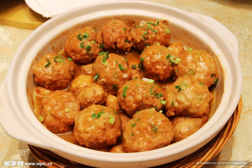 本帮菜 狮子头炖香荷芋