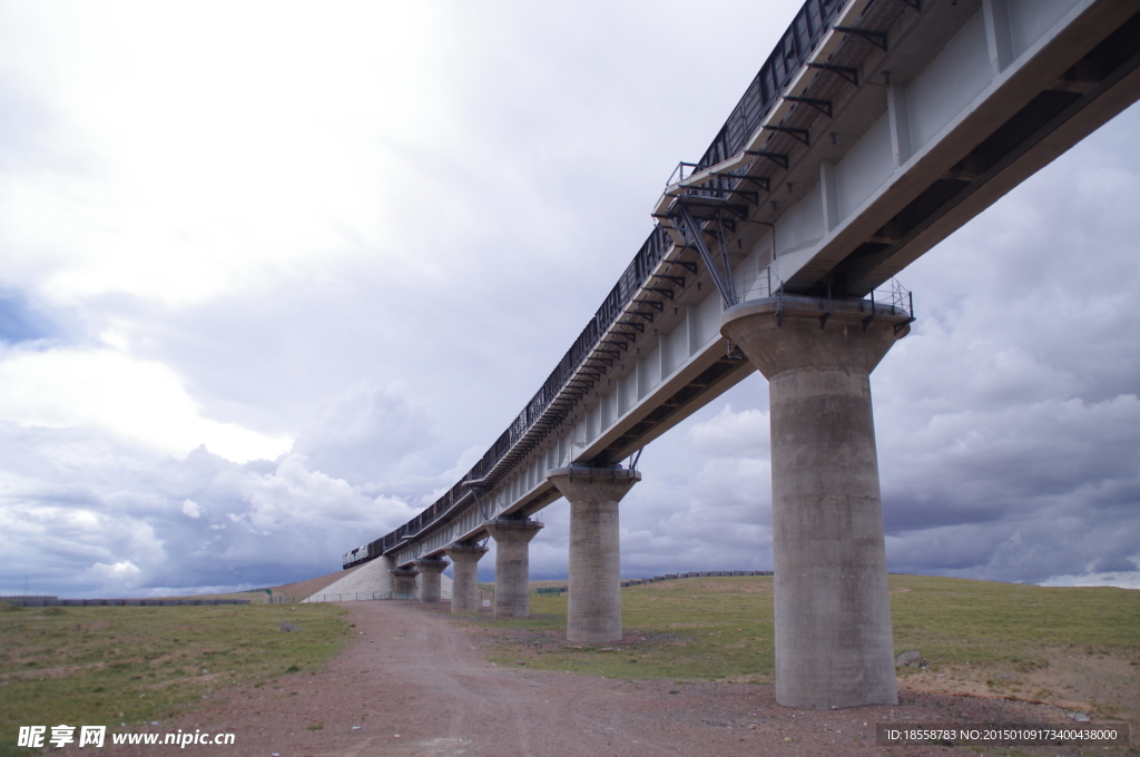 青藏行高架桥