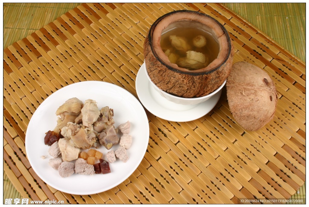 原只椰子炖本地鸡