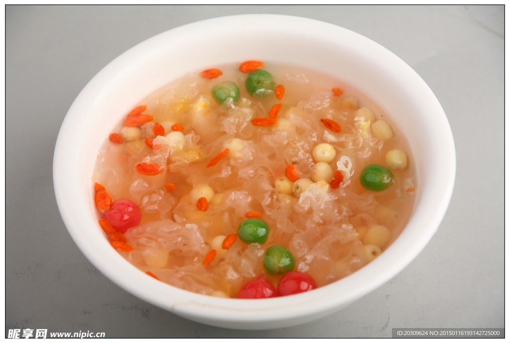 银耳冰糖莲子粥