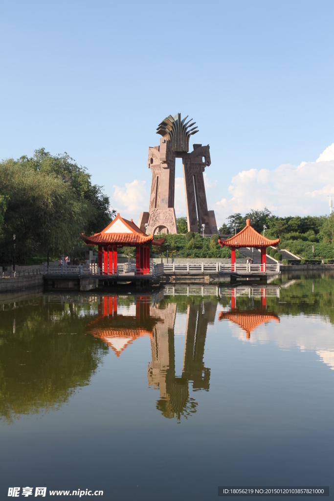 通辽市西拉木伦公园雕塑全景