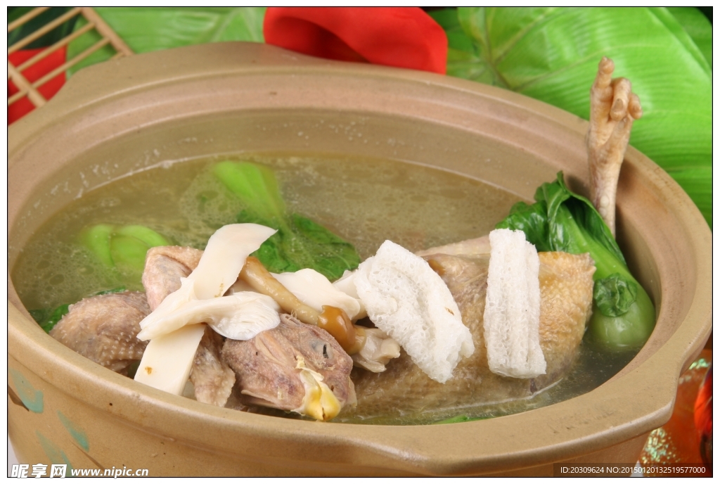 菌菇竹笋土鸡汤