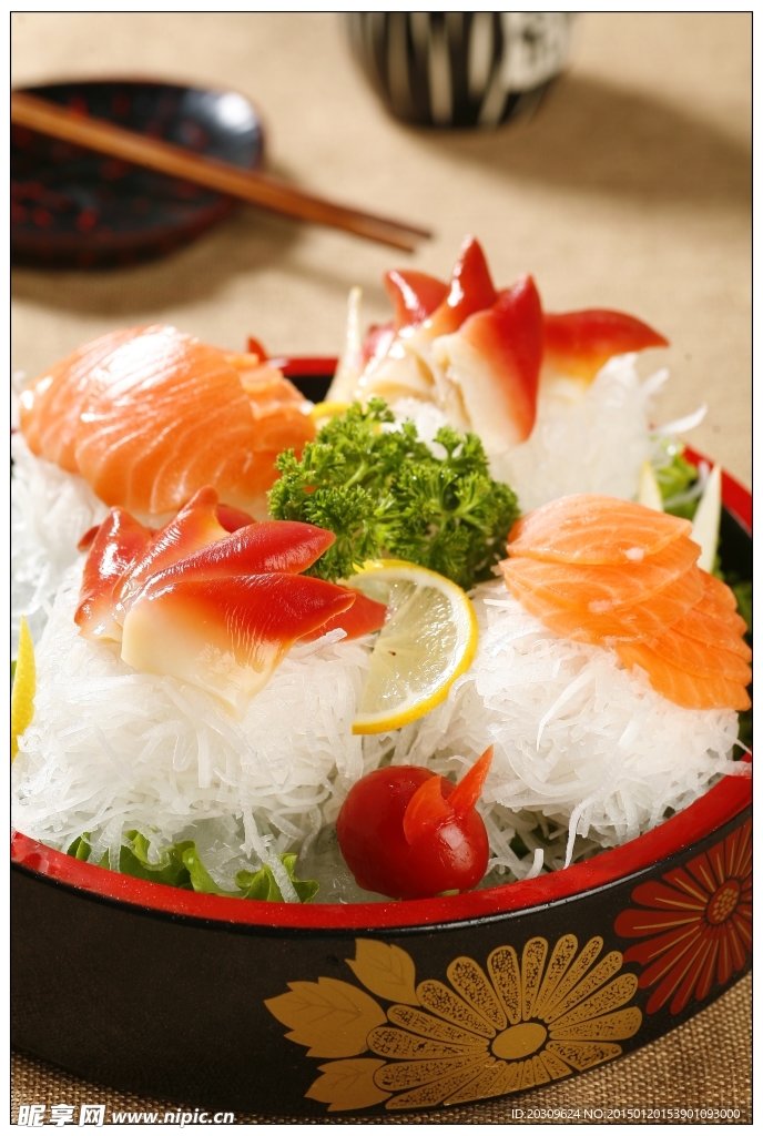 三文鱼北极贝刺身