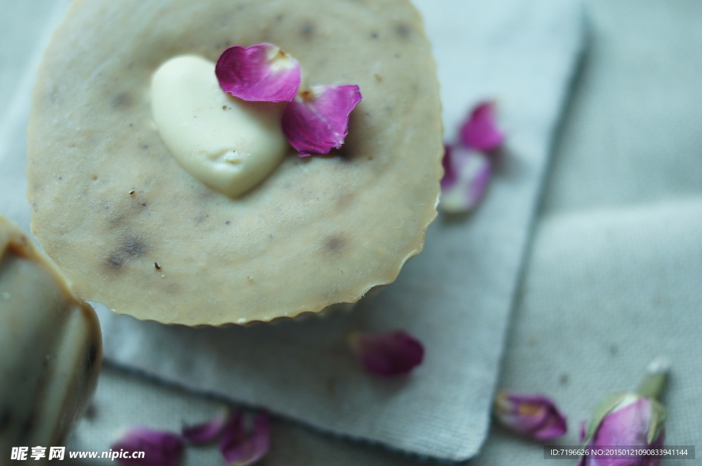 手工冷制玫瑰月见草皂