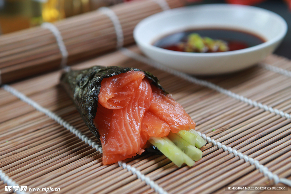 三文鱼手卷寿司