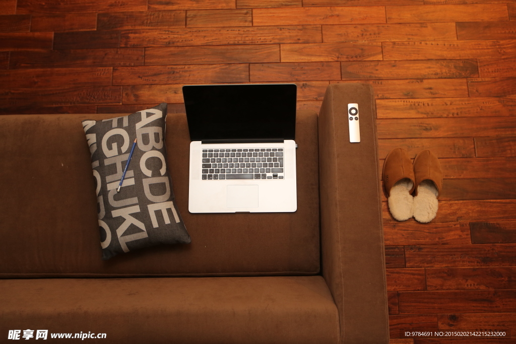 笔记本沙发摄影