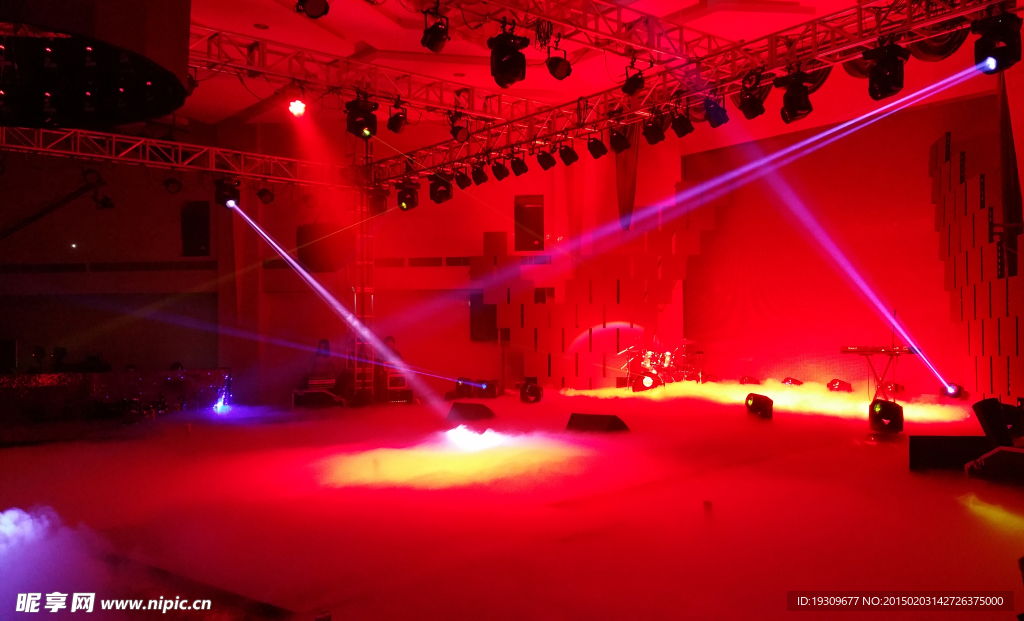 灯光 屏幕 音响