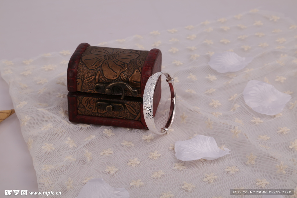 999千足银手镯摄影图影棚