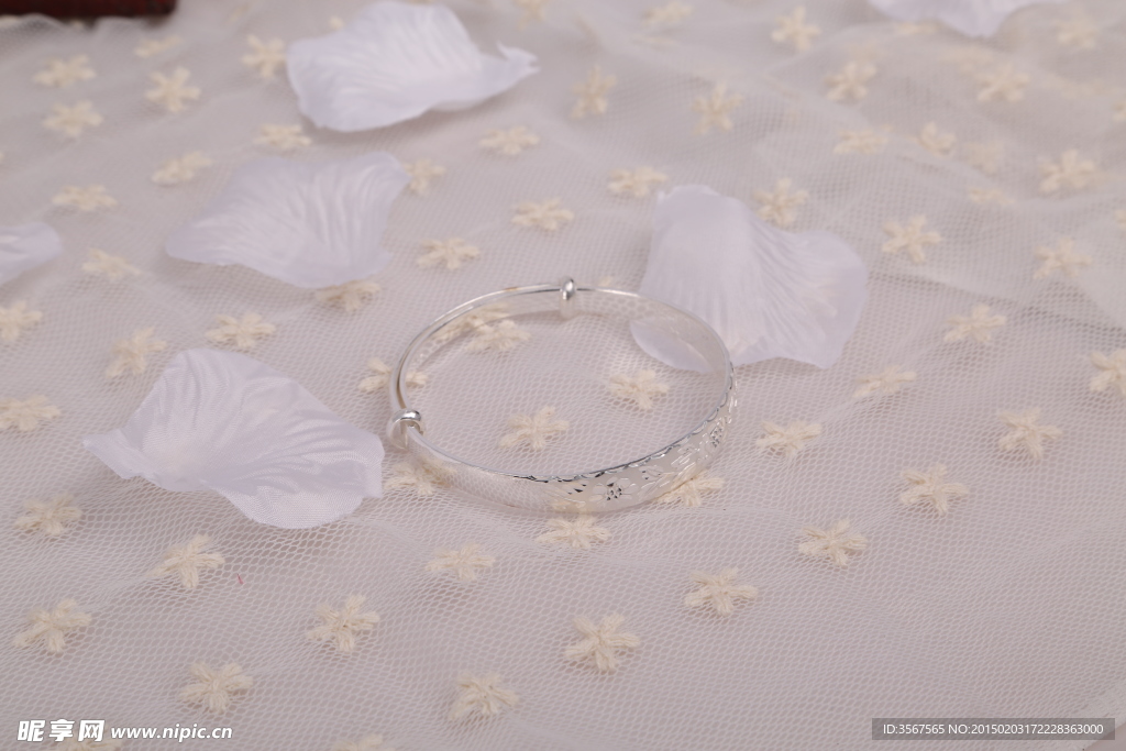 999千足银手镯摄影图影棚拍摄