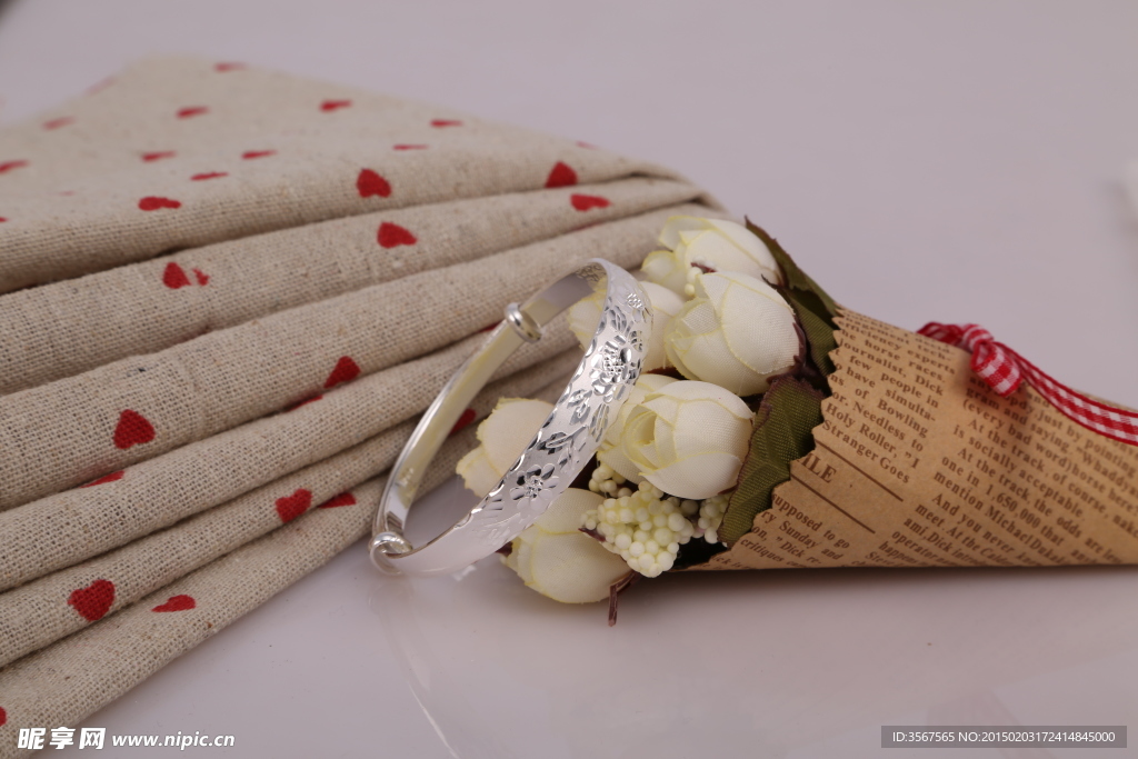 999千足银手镯摄影图影棚