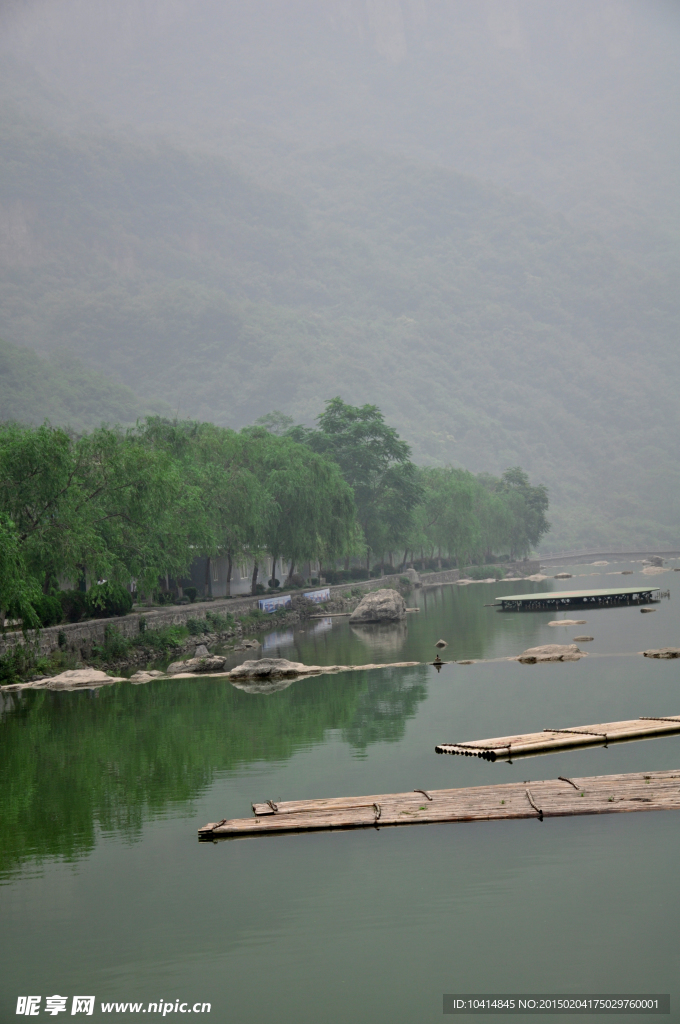 云台山子房湖竹筏