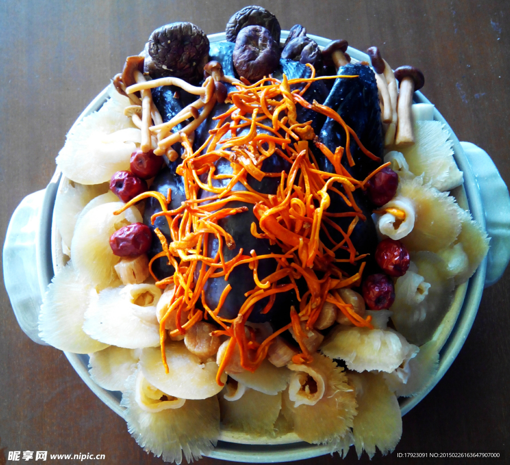 虫草鲍翅乌骨鸡