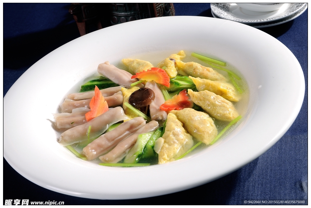 鲜鸡汤浸鱼皮饺