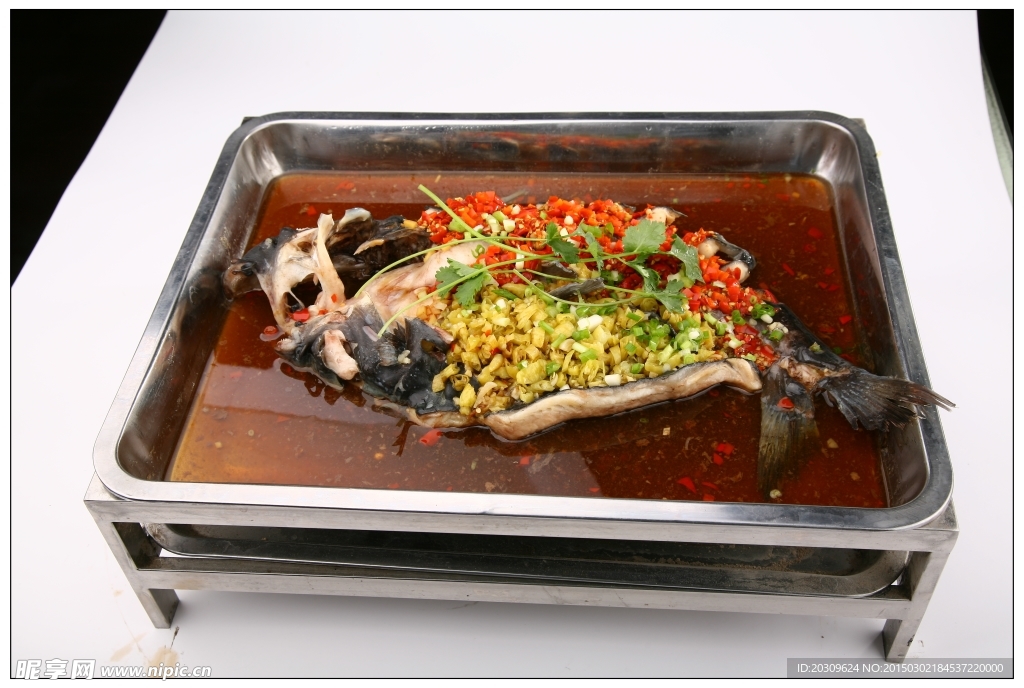 剁椒双色烤金鱼