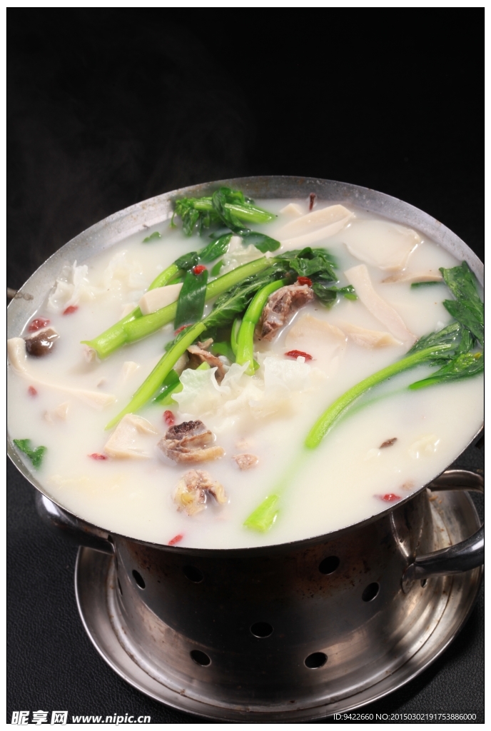 锅仔银耳炖柴鸡